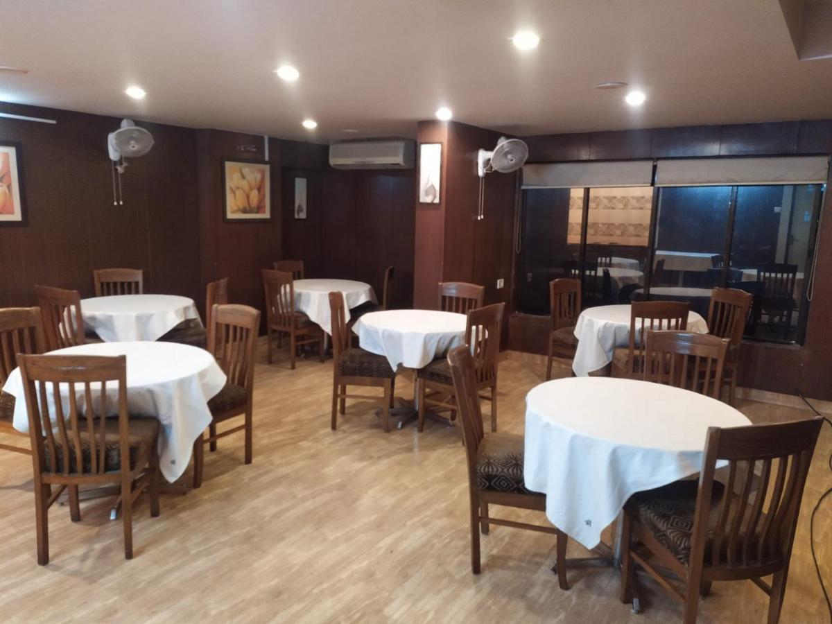 Tuliip Residency Hotel Mumbai Bagian luar foto