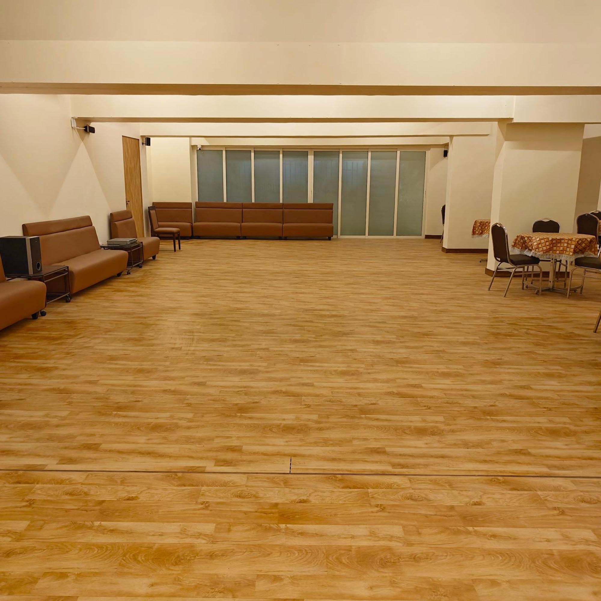 Tuliip Residency Hotel Mumbai Bagian luar foto