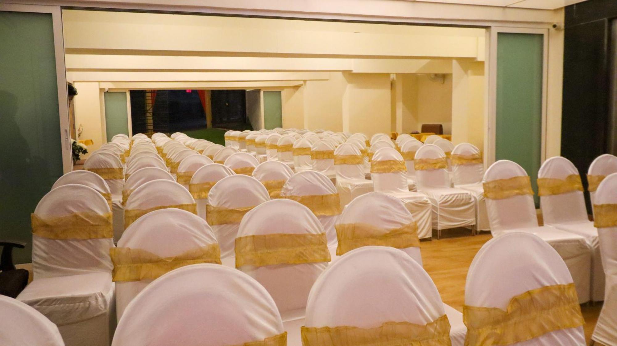 Tuliip Residency Hotel Mumbai Bagian luar foto